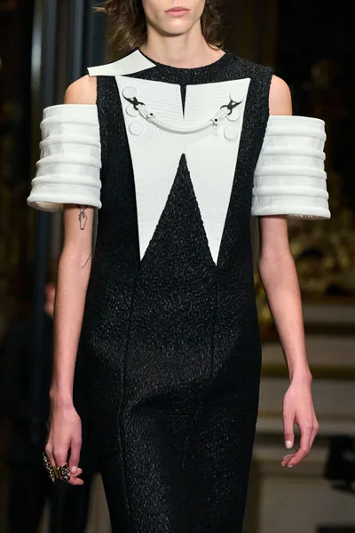 Look 28